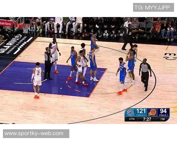 马卢阿奇篮下强势接球转身进攻成功完成21精彩瞬间 马卢阿奇篮下强势接球转身进攻成功完成21精彩瞬间